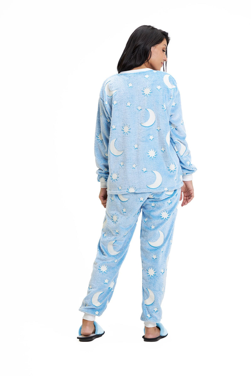 Pijama Adulto em Fleece Feminino Brilha no Escuro - Estrelas Lua Azul