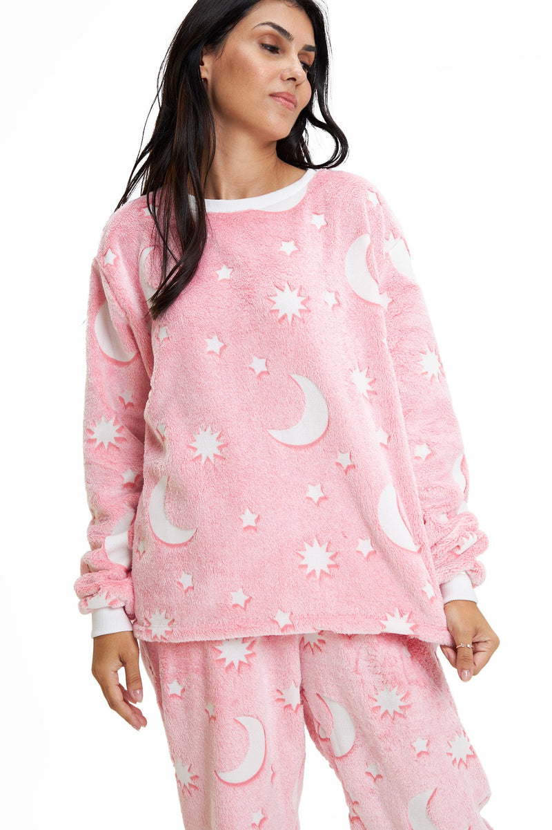 Pijama Adulto em Fleece Feminino Brilha no Escuro - Estrelas Lua Rosa
