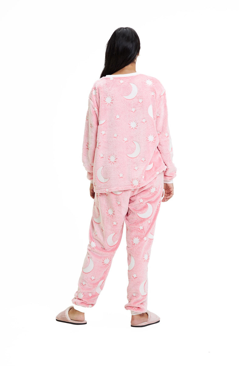 Pijama Adulto em Fleece Feminino Brilha no Escuro - Estrelas Lua Rosa