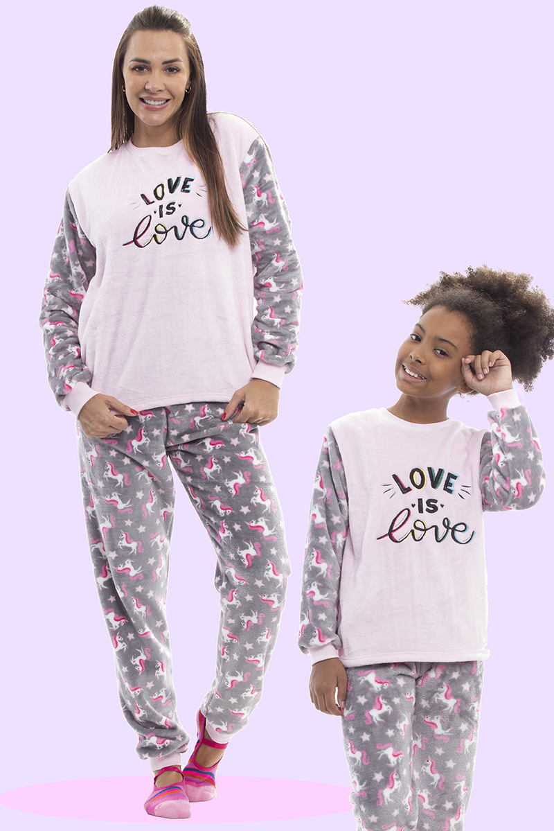 Pijama Adulto em Fleece Feminino - Love is Love