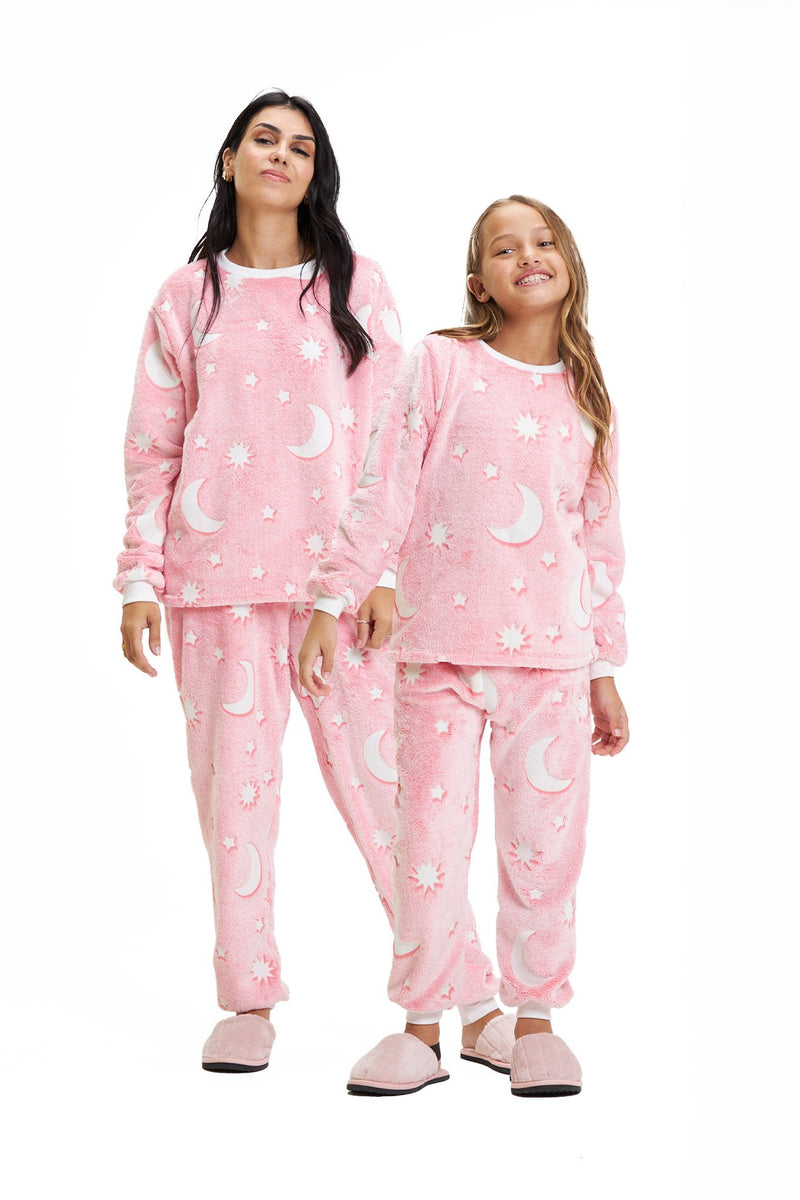 Pijama Adulto em Fleece Feminino Brilha no Escuro - Estrelas Lua Rosa