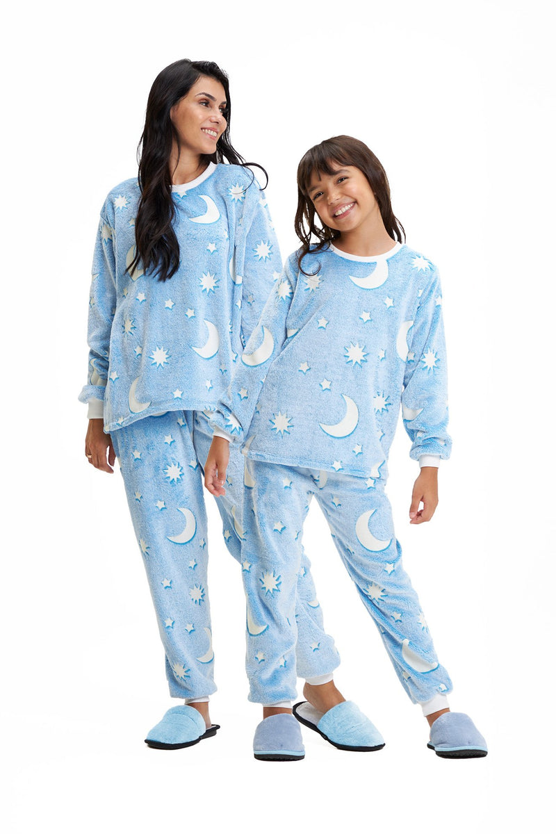 Pijama Adulto em Fleece Feminino Brilha no Escuro - Estrelas Lua Azul